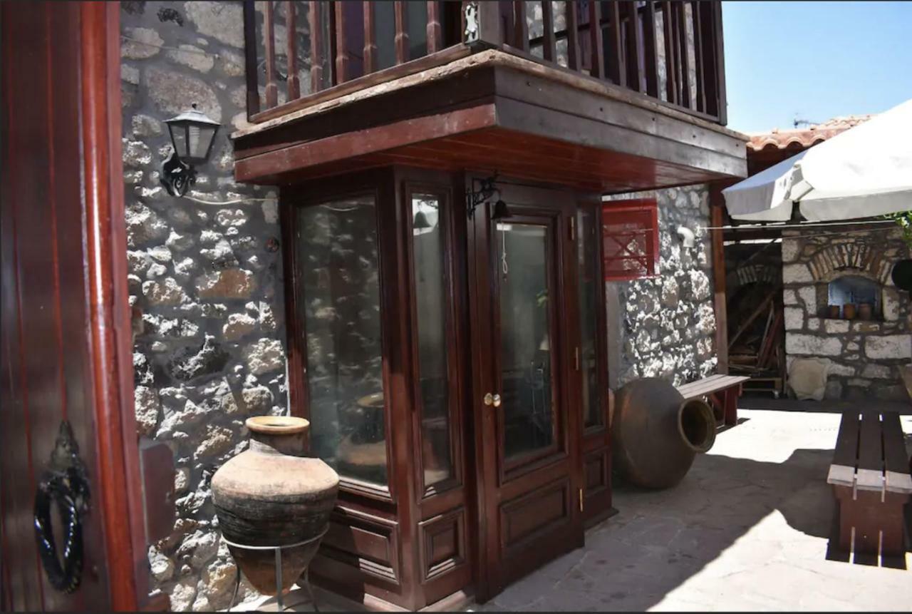 Wood And Stone In The Path Of Lava Villa Antissa Luaran gambar
